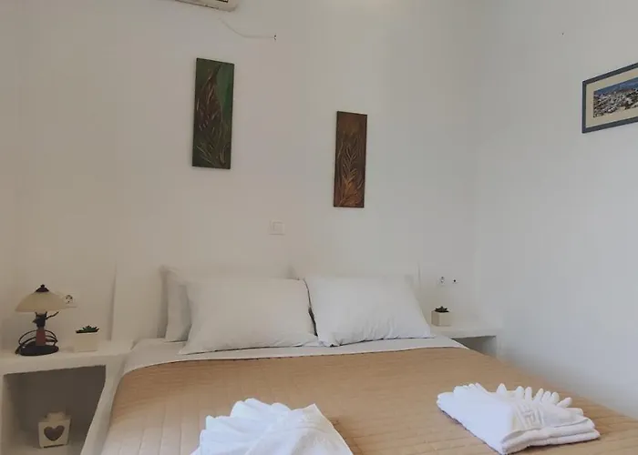 The Fig Tree * イオス島 チョーラ