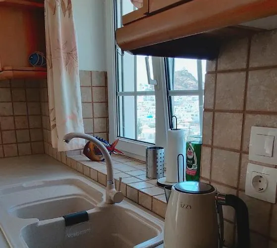 The Fig Tree * イオス島 チョーラ